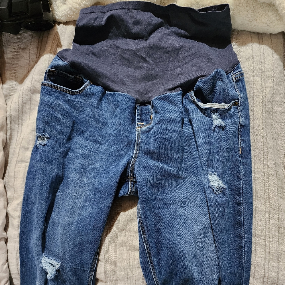 Oldnavy full panel maternity  jeans